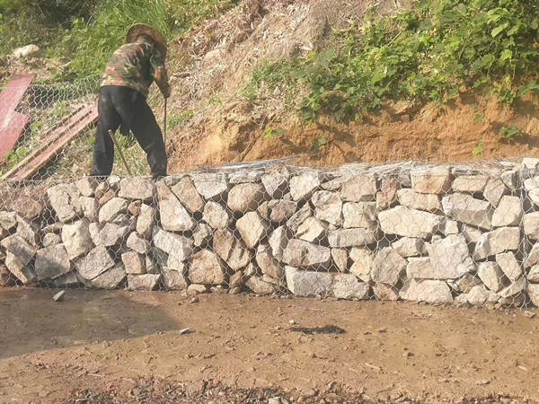 土工格栅加筋挡土墙优点